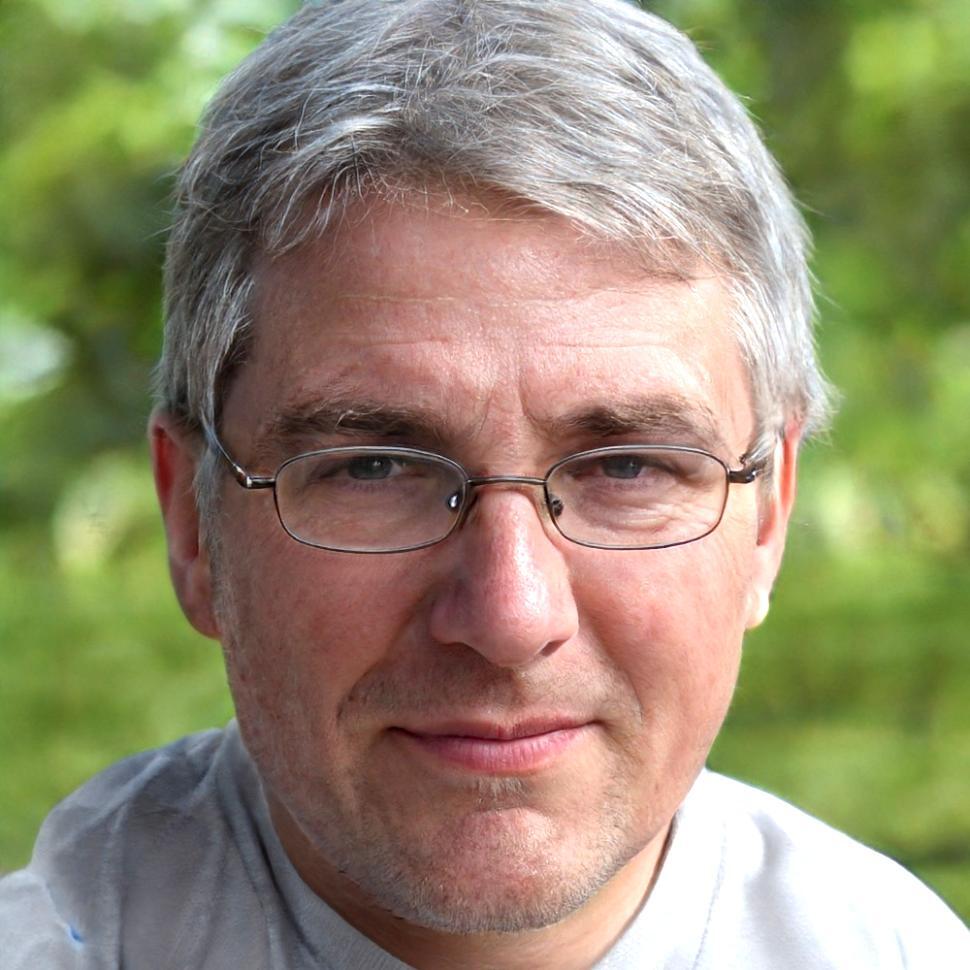 Portret Damian Frątczak - specjalista od etycznego projektowania gier edukacyjnych