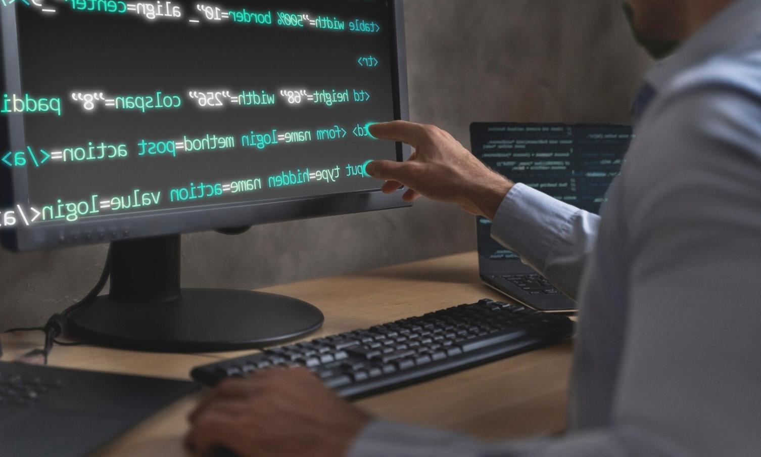 Nowoczesne środowisko programistyczne z kodem gry wyświetlanym na ekranie